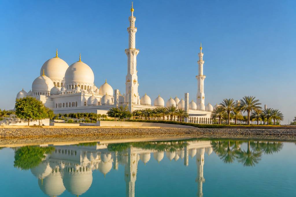 Abu Dhabi reisen: die besten sehenswürdigkeiten, reisetipps und hotels entdecken