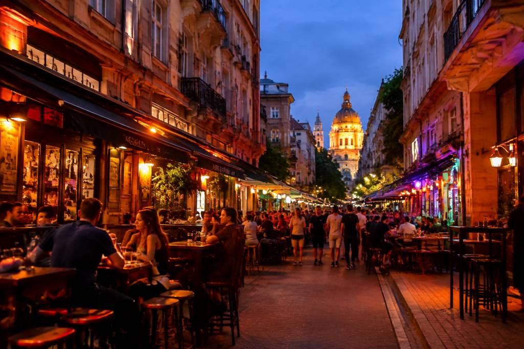 Budapest kneipenviertel: die besten bars und tipps für eine unvergessliche nacht
